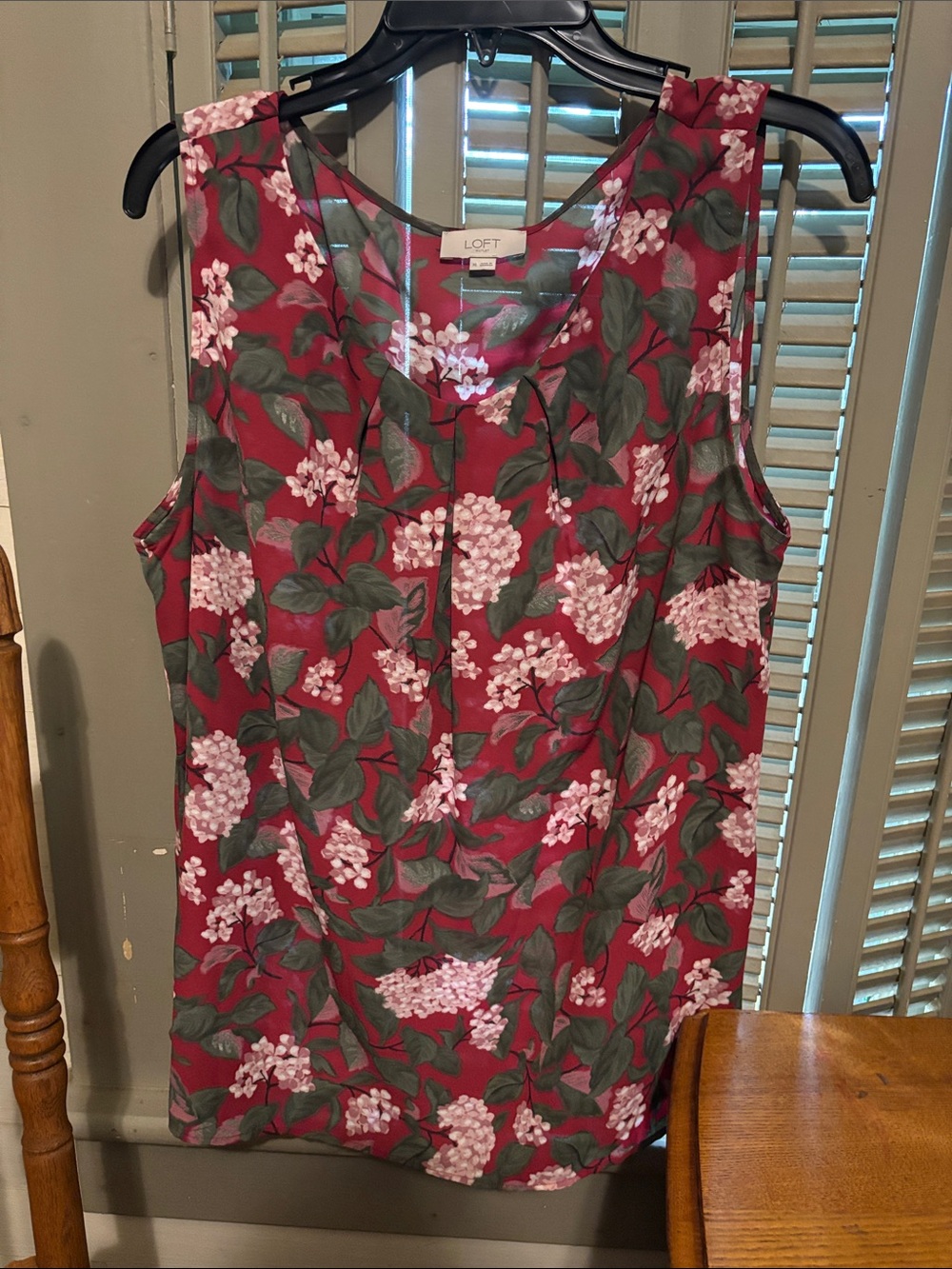 LOFT Floral Sleeveless V-Neck Camisole in Rose-Red and Green